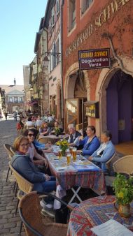 Rast in einem gemütlichen Lokal