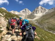 Die Frauen machen sich auf den Weg