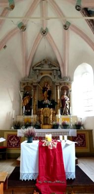 Vor dem geselligen Teil findet eine Besinnungsfeier statt