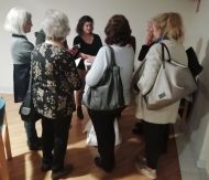 Romana Schuster im Gespräch mit den Interessierten an ihrem Thema