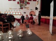 Brigitte Hofmann beim Vortragen ihres Statements