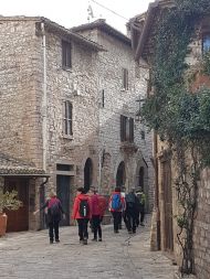 Auf dem Weg durch Assisi