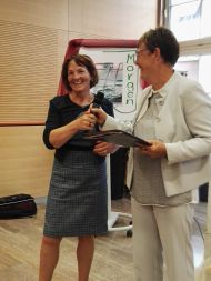 Gratulation an Annamaria Fiung für das Verdienstkreuz