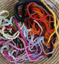 Mit einem Wollfaden machen wir symbolisch unser Kind an Christus fest