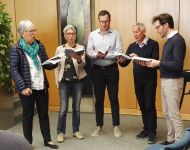 Passendes Liedgut aus dem Gotteslob wird vorgetragen