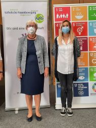 Irene Vieider mit Referentin Manuela Prantner