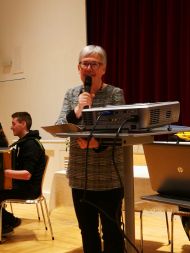 Irene Vieider, Vorsitzende der Katholischen Frauenbewegung bei der Begrüßung