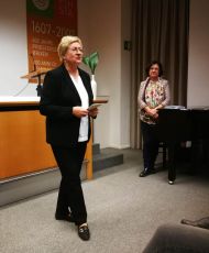 Isabella Engl, Mitglied des kfb-Diözesanvorstandes bei der Begrüßung