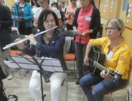 Musikalische Begleitung von Maja Clara und Lisi Egger