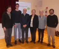 Das Team des heutigen Abends: Moderatorin Elisabeth Flöss, die Referenten Philip Pircher, Bernhard Holzer, Isabella Engl, kfb-Vorsitzende Irene Vieider und Referent Lukas Schwienbacher