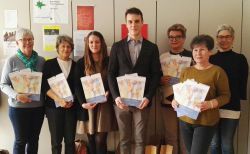 v.l.: Irene Vieider, kfb-Vorsitzende, Dr. Martina Felder, Veronica Tonidandel und Alessandro Scrinzi vom Verein Volontarius, Maria Saur, Astrid Schwaiger und Lidia Pellegrini von der kfb-Arbeitsgruppe Kalender