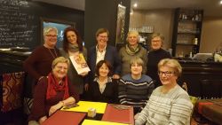 Isabelle Hansen im Kreis des kfb-Vorstandes